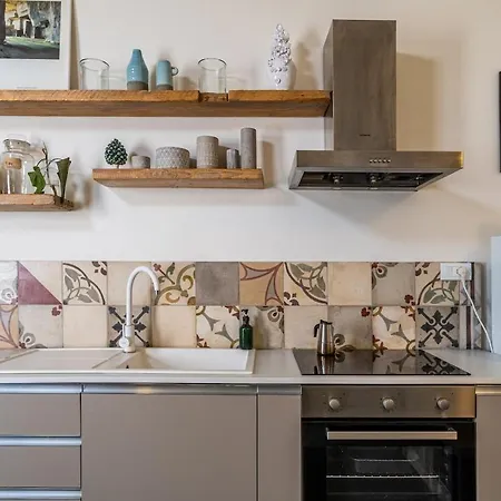 Veralma - Bright With Vintage Style 150 Mq Apartment