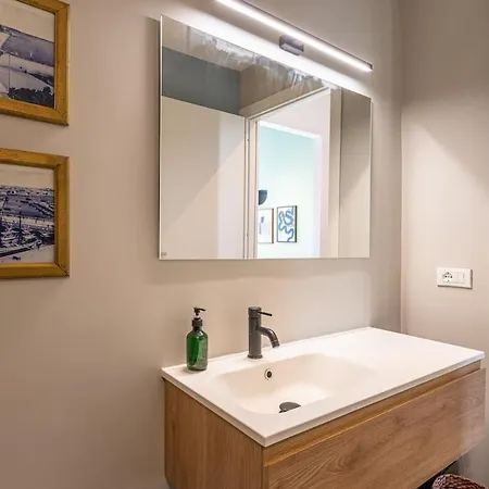 Veralma - Bright With Vintage Style 150 Mq Apartment *